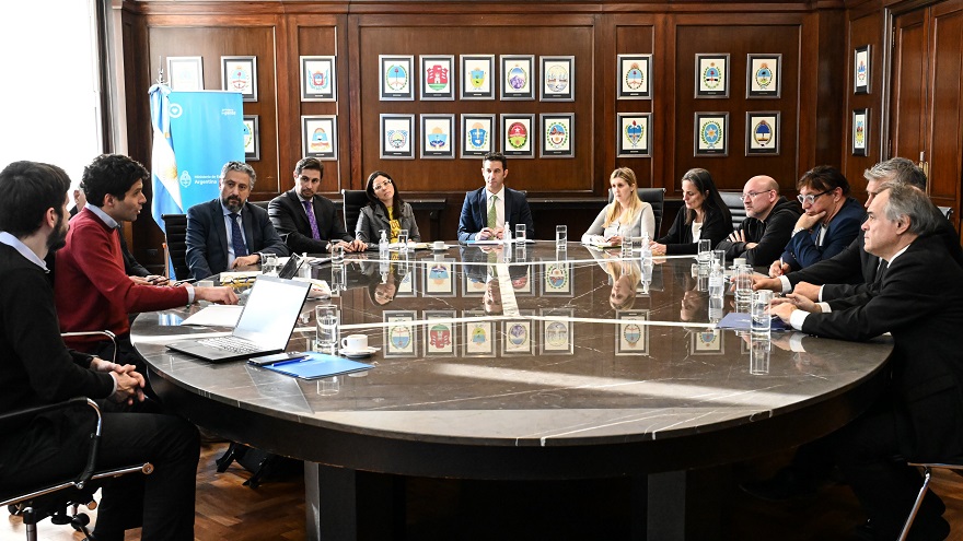 El Secretario de Comercio, Matías Tombolini, se reunió con dirigentes de Panini y quioscos.
