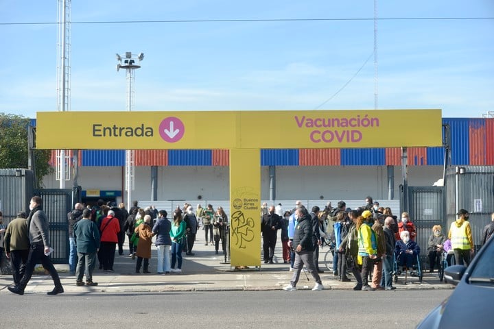 La vacunación de San Lorenzo en junio de 2021, cuando la demanda era alta.  Todavía está habilitado.  Foto: Andrés D'Elia