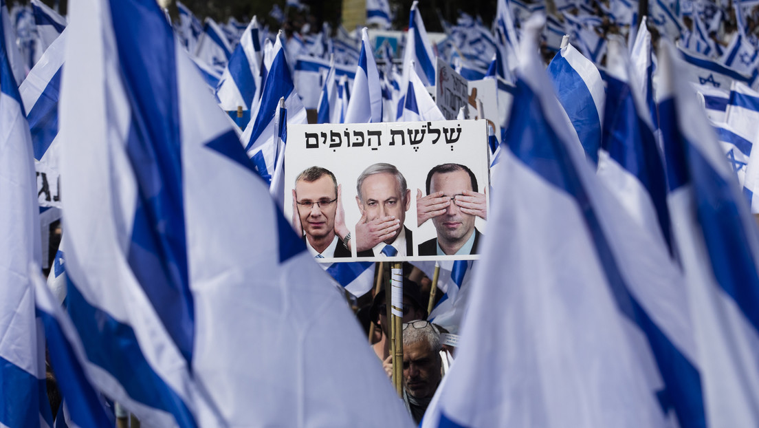 Netanyahu pospone la adopción de la reforma judicial en Israel bajo la presión de las protestas