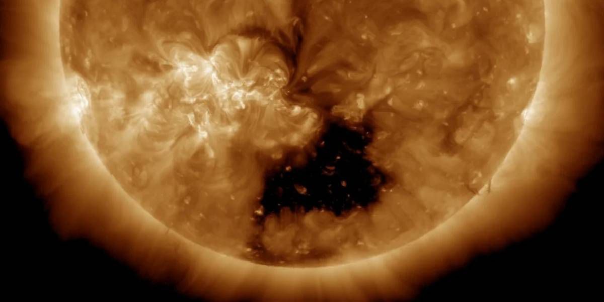 La NASA descubrió un agujero gigante en el Sol: cómo podría afectar a la Tierra